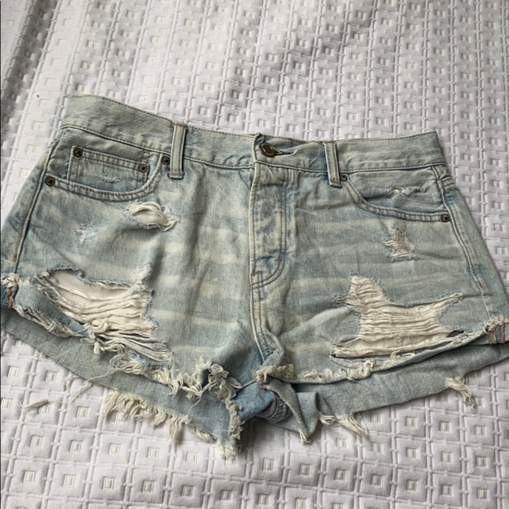 Light wash ripped jean shorts